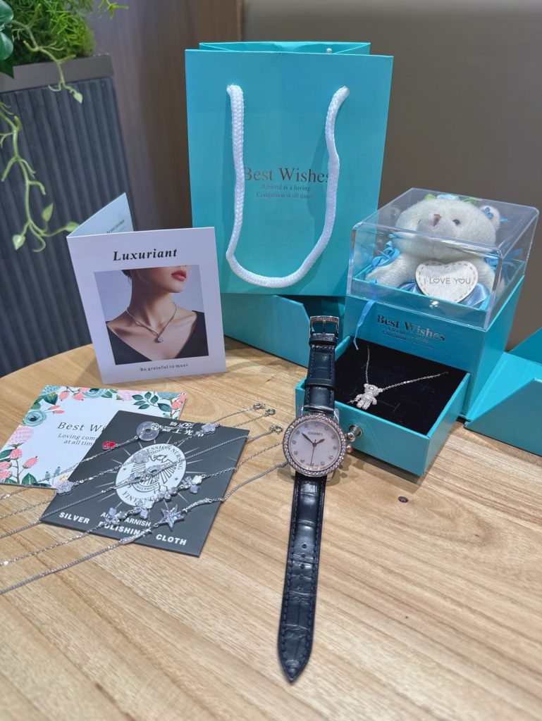 週末の予定に合うCHANELのブランド小物、決め手は雨の日の扱いやすさ