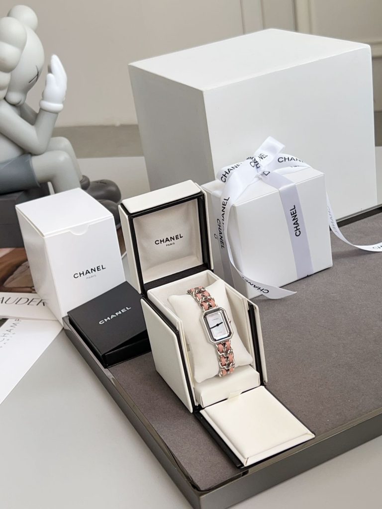 CHANEL シャネル 新作入荷 614 アイテムが登場 お得なセット価格 財布・小物｜仕事帰りに使いやすさを写真で整理