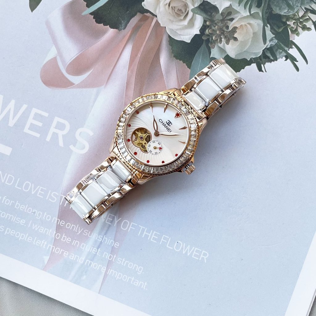 Chanel シャネル CHANEL 高級セラミックレディース腕時計 自動巻き 母貝文字盤が…｜長く使うなら確認したい腕時計を写真で確認