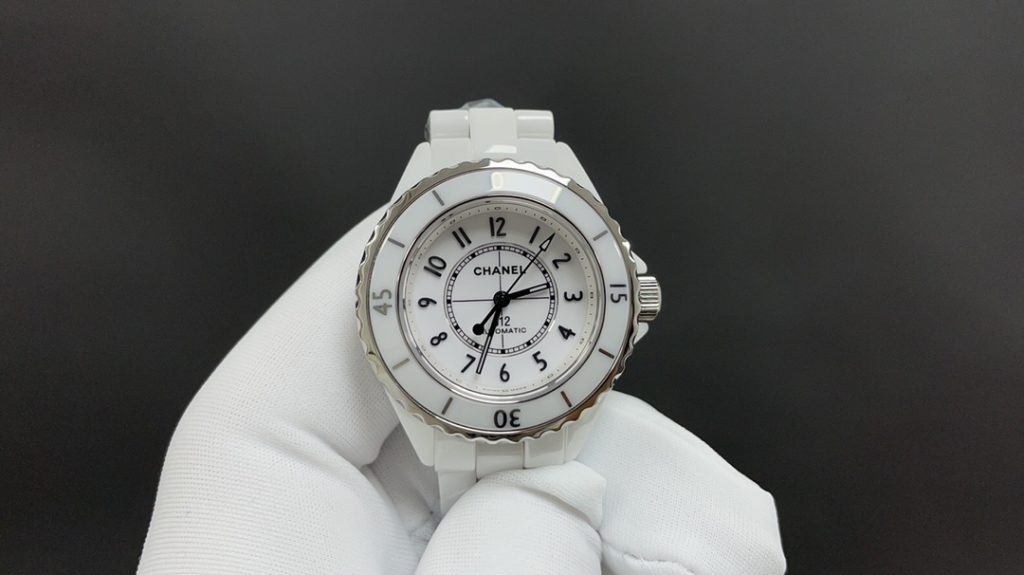 Chanel シャネル✨ CHANEL J12 33mm ホワイトセラミック 🏻 自動巻き 高級時計 ⌚ 実物写真6点 🔥 限定モデル - 画像 1