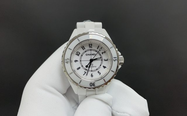 Chanel シャネル✨ CHANEL J12 33mm ホワイトセラミック 🏻 自動巻き 高級時計 ⌚ 実物写真6点 🔥 限定モデル - 画像 1