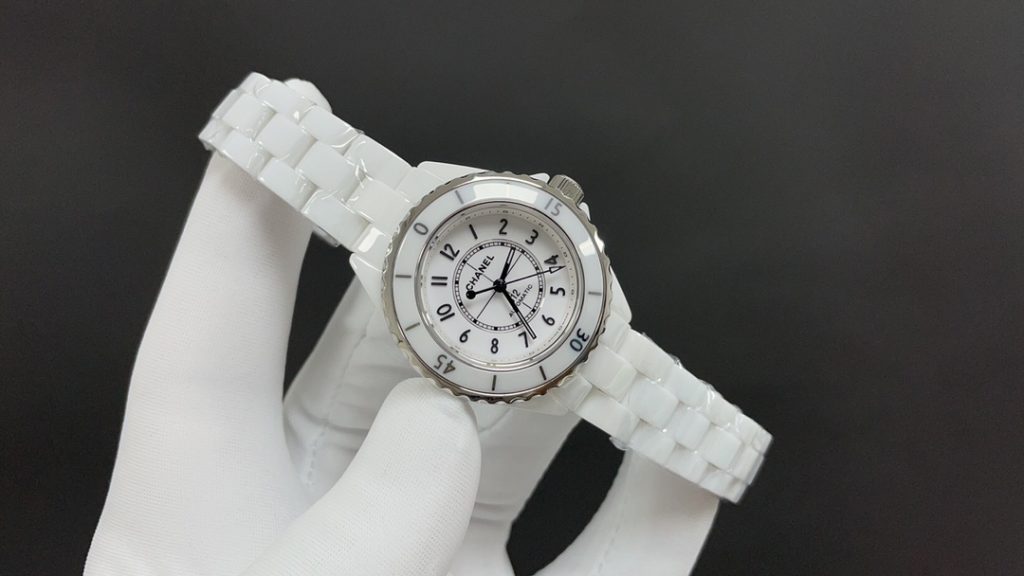 Chanel シャネル✨ CHANEL J12 33mm ホワイトセラミック 🏻 自動巻き 高級時計 ⌚ 実物写真6点 🔥 限定モデル - 画像 2