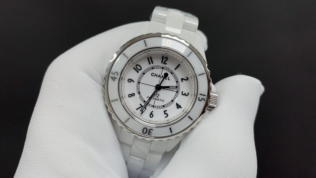 Chanel シャネル✨ CHANEL J12 33mm ホワイトセラミック 🏻 自動巻き 高級時計 ⌚ 実物写真6点 🔥 限定モデル - 画像 3