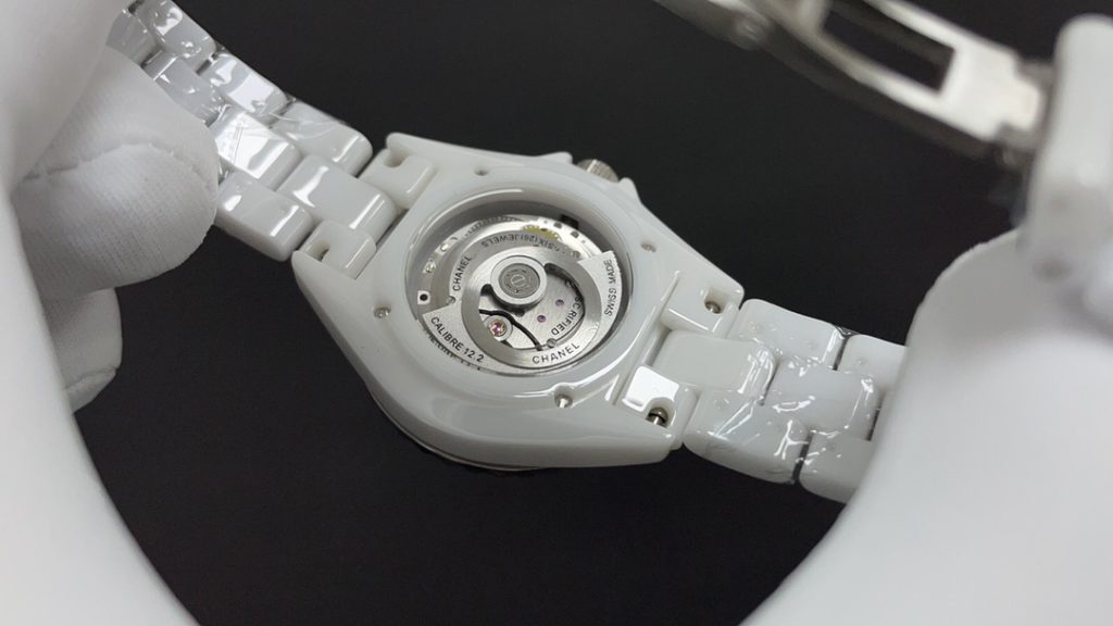 Chanel シャネル✨ CHANEL J12 33mm ホワイトセラミック 🏻 自動巻き 高級時計 ⌚ 実物写真6点 🔥 限定モデル - 画像 6