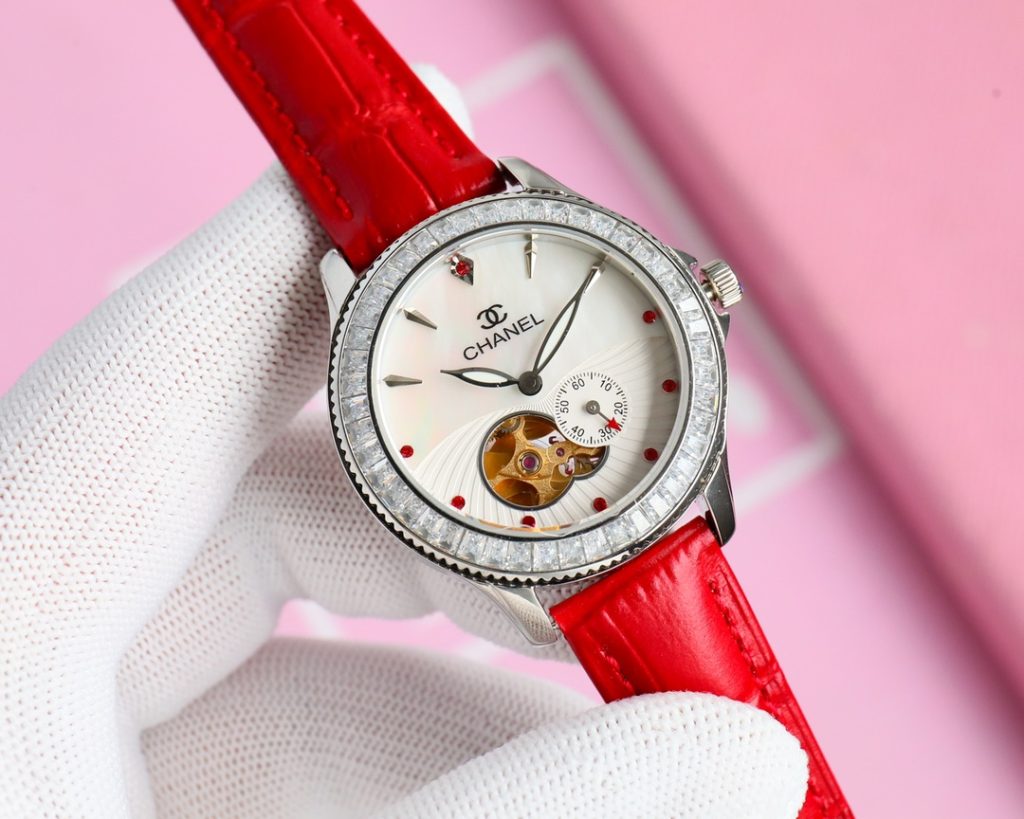 通勤で使いやすいCHANELの腕時計を写真で確認