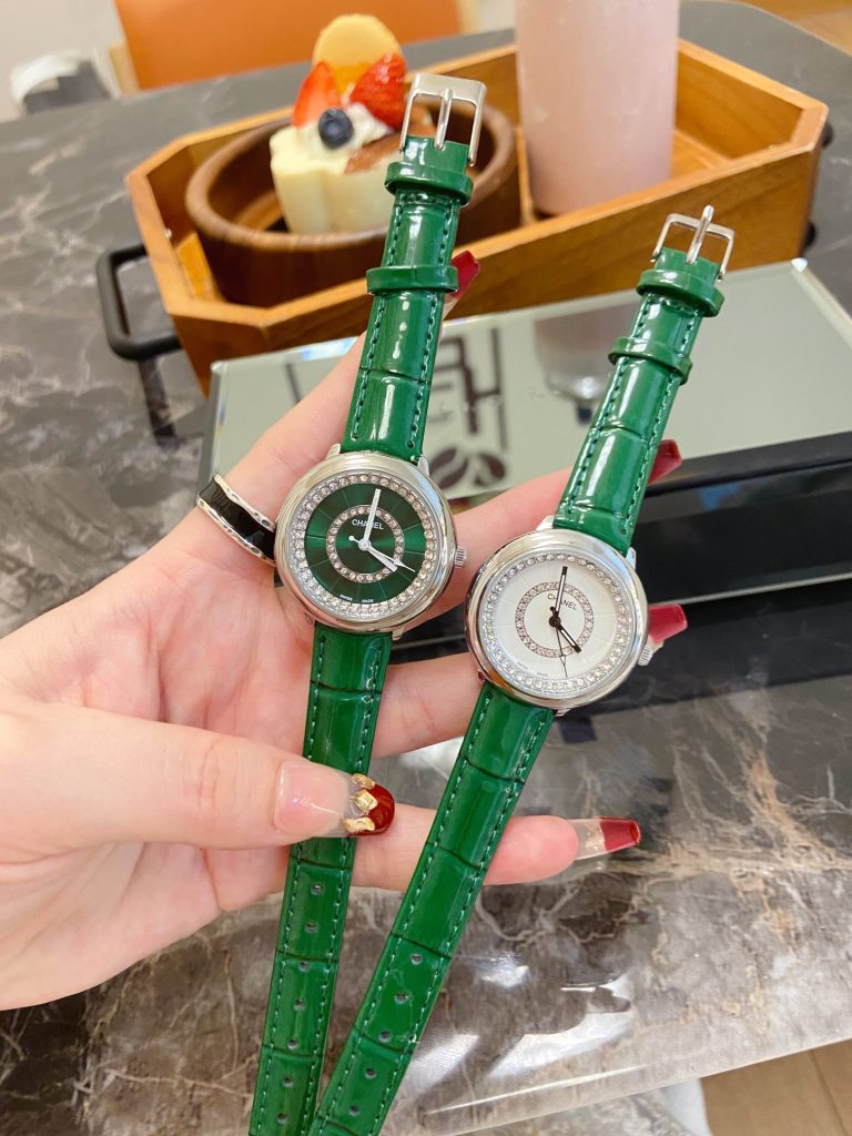 Chanel シャネル✨【CHANEL】レディース腕時計✨ クォーツ式✨ 耐磨耗レンズ🕰️ 多彩カラー展開💖 最新ファッション👒 - 画像 2
