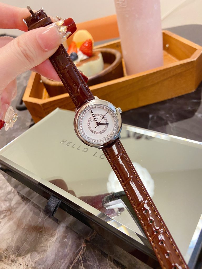 Chanel シャネル✨【CHANEL】レディース腕時計✨ クォーツ式✨ 耐磨耗レンズ🕰️ 多彩カラー展開💖 最新ファッション👒 - 画像 3