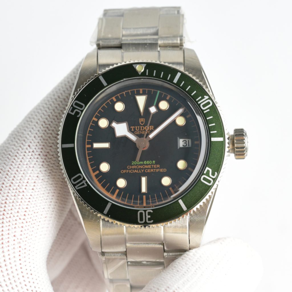 Rolexの腕時計を予算内で探す前に見る写真のポイント