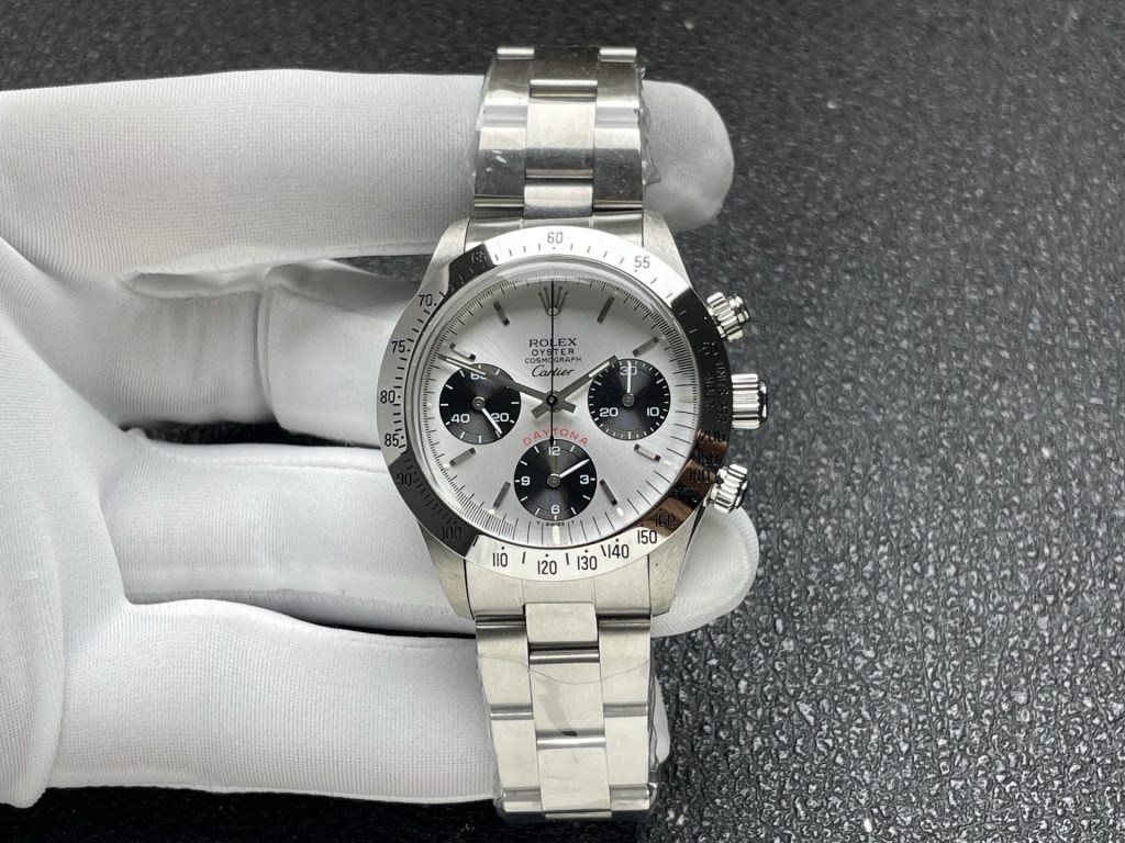 駅まで歩く日で見るROLEXの腕時計のサイズ