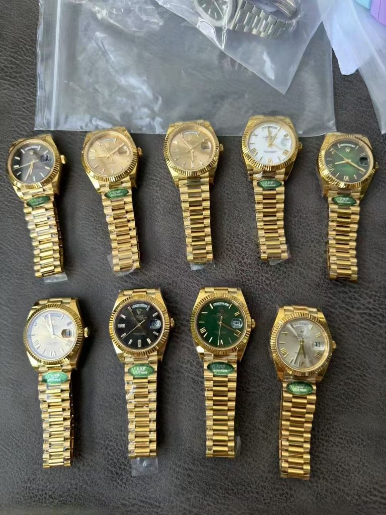 コートの日の荷物に合うROLEXの腕時計