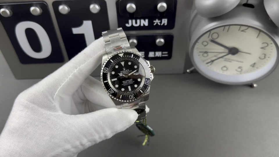 Rolex ロレックスロレックス シードゥエラー 44mm 3235ムーブメント 実物写真…｜長く使うなら確認したい腕時計を写真で確認