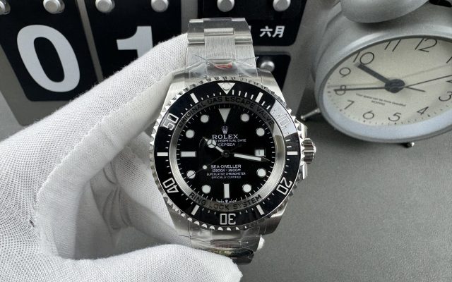 ブラック系腕時計を服に合わせるなら見るべき3点