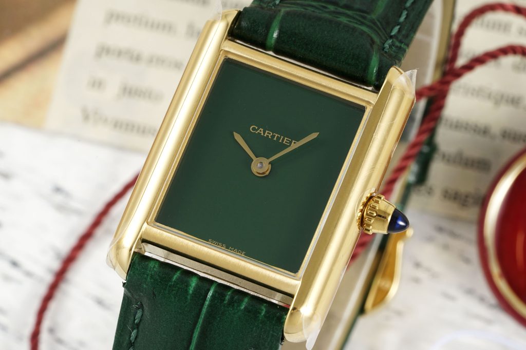CARTIER カルティエ 時計 レディース ラグジュアリー 高級腕時計 ライフスタイル小物｜通勤の日に使いやすさを写真で整理
