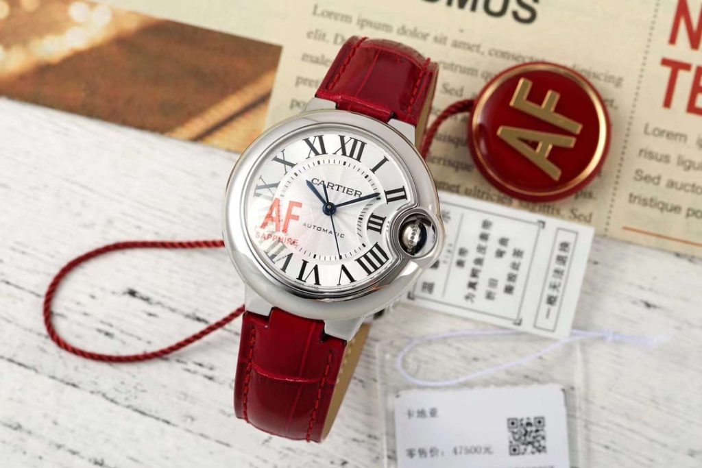 カルティエ ブルーバルーン 33mm 腕時計｜仕事や日常に映える上品な一本を写真で確認