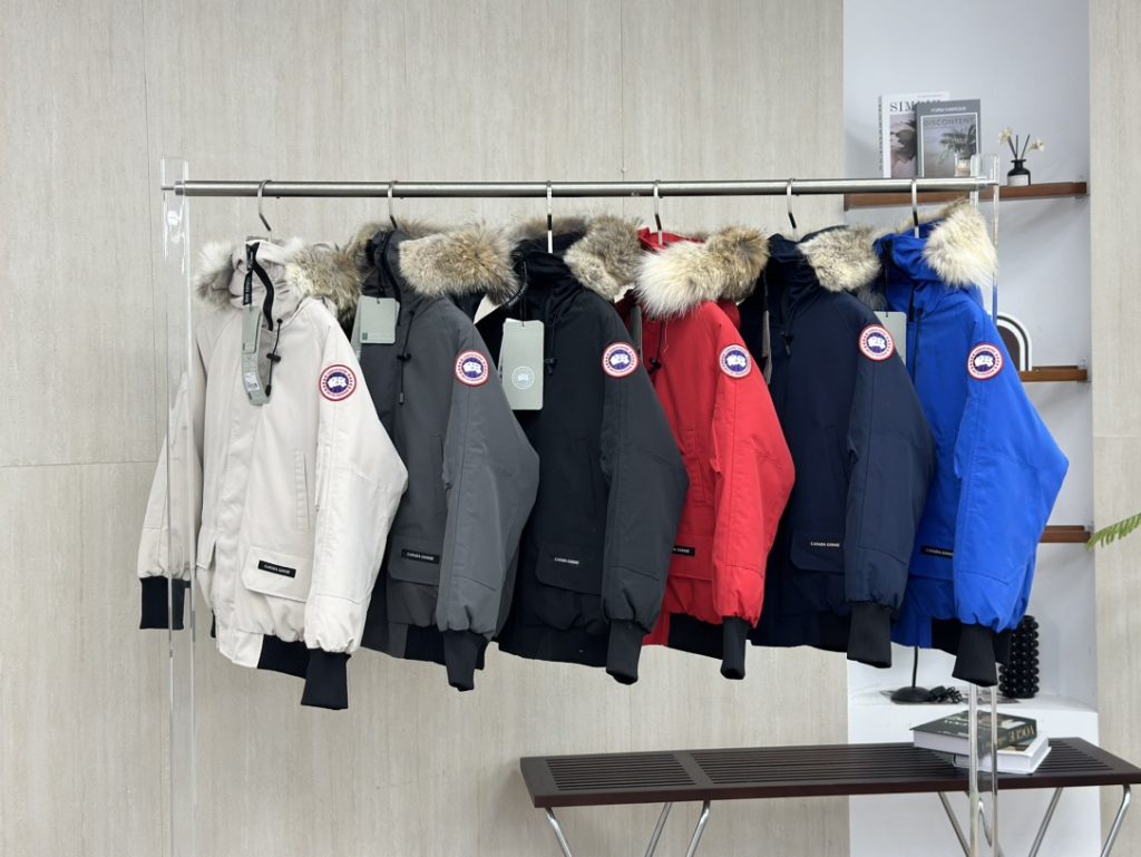 CANADA GOOSE（カナダグース） カナダグース ダウンフィルコート レディース ロン…｜仕事帰りに使いやすいファッションアイテムを…