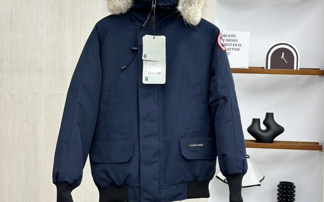 休日目線で見るブランドアイテムの服装の印象