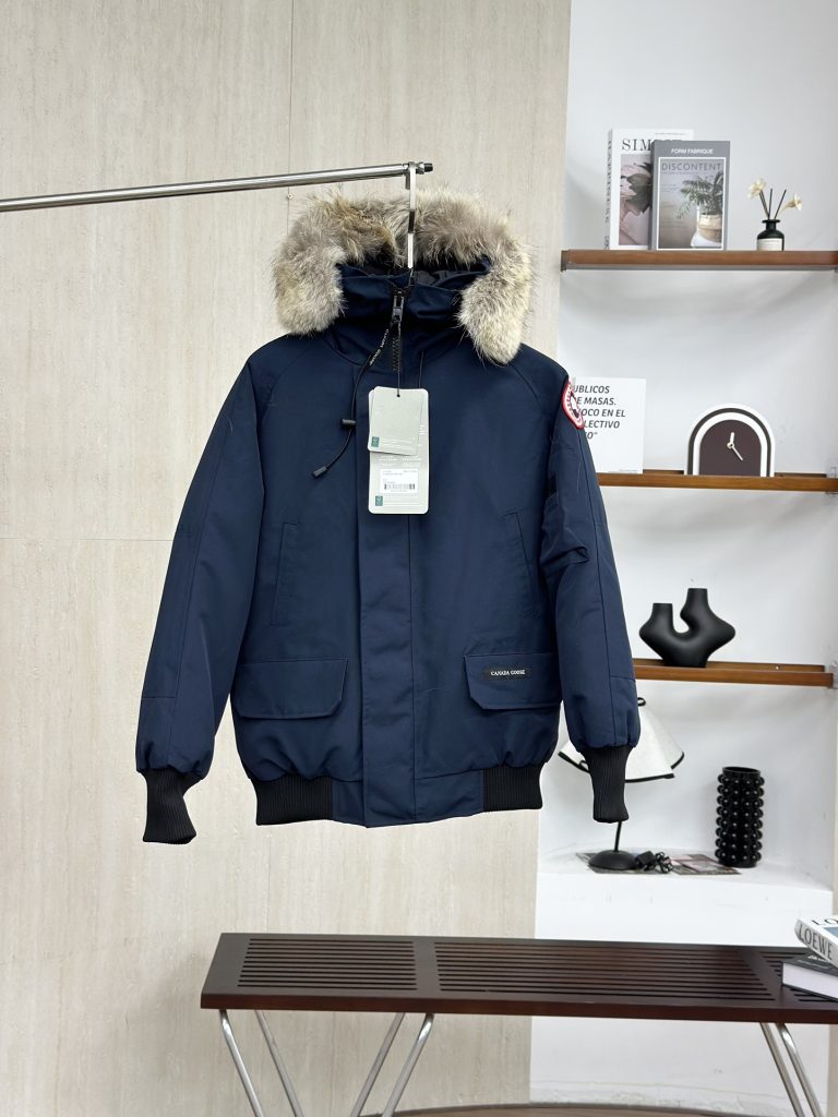 休日目線で見るブランドアイテムの服装の印象