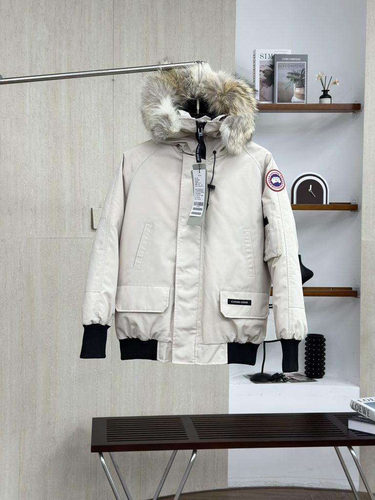 CANADA GOOSE（カナダグース） カナダグース ダウンベスト メンズ レディース 防…｜休日に使いやすいファッションアイテムを写真…