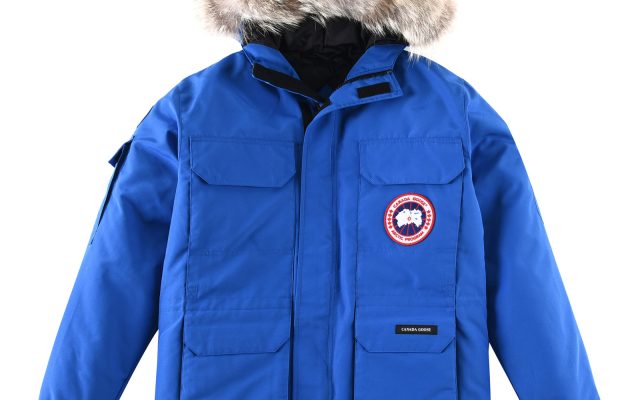 休日で使いやすいブランドアイテムの服装を写真で確認