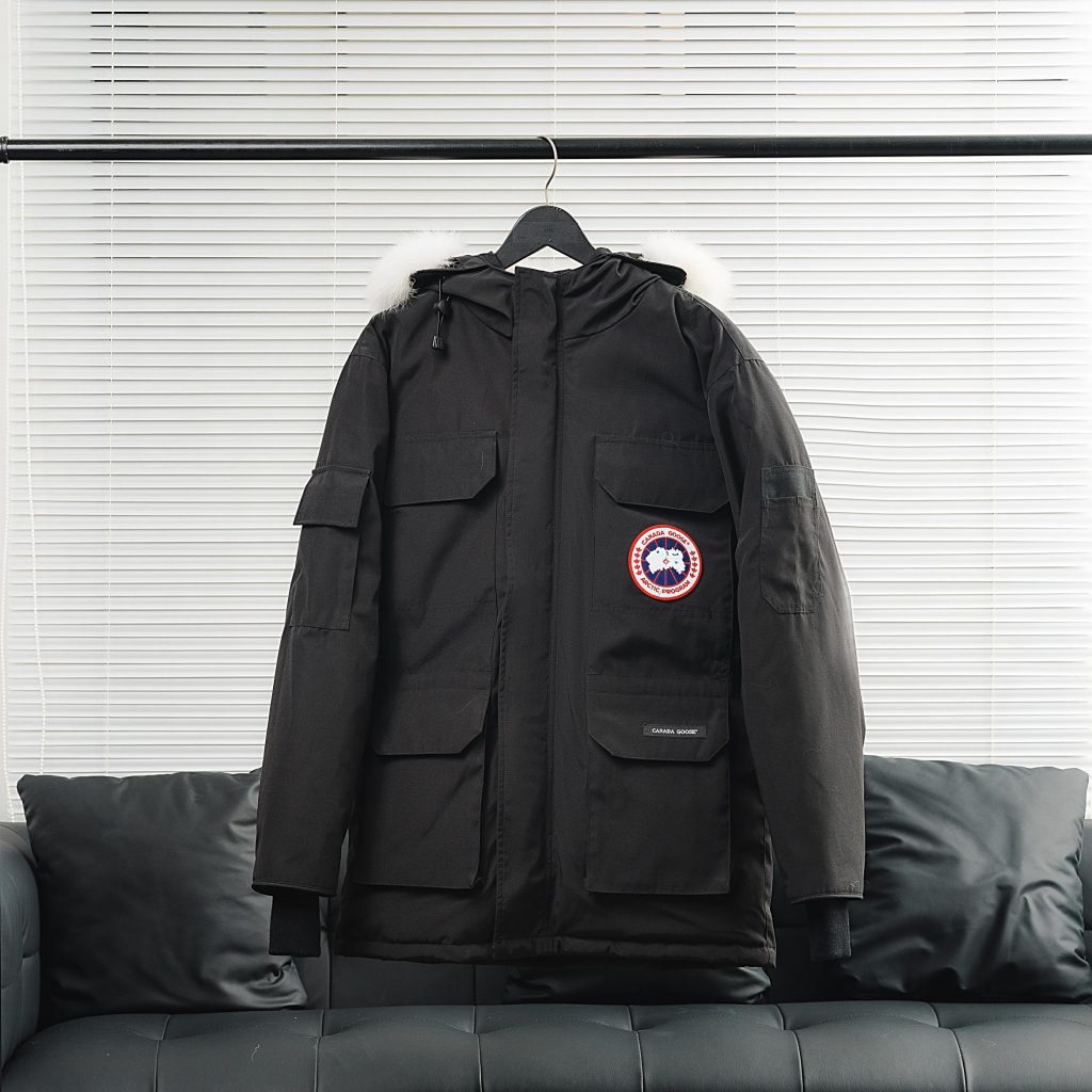 CANADA GOOSE(カナダグース) 超目玉 ファッションアイテム|通勤の日に使いやすさを写真で整理