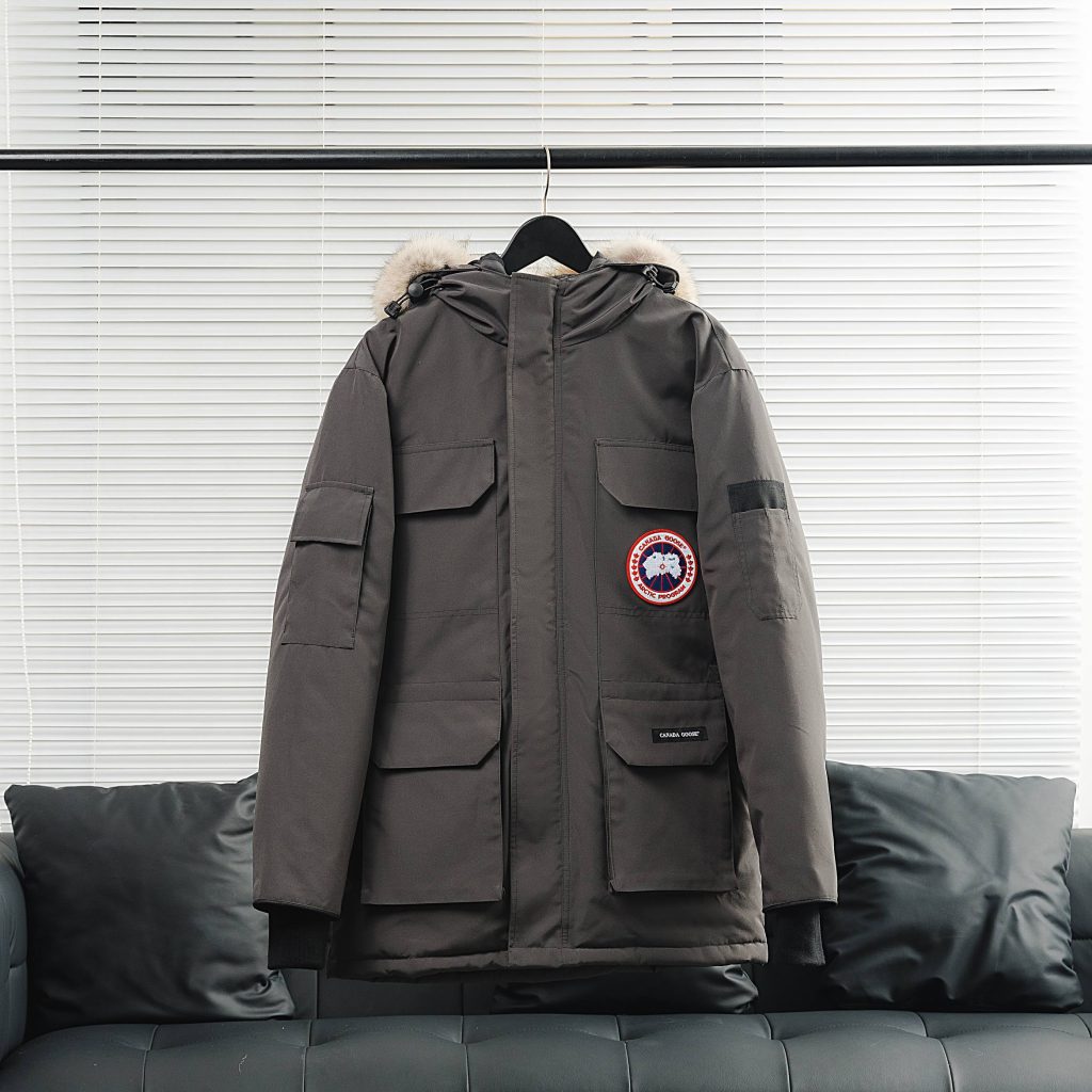 CANADA GOOSE（カナダグース） 超目玉 ファッションアイテム｜旅行の日に写真で選び方を確認