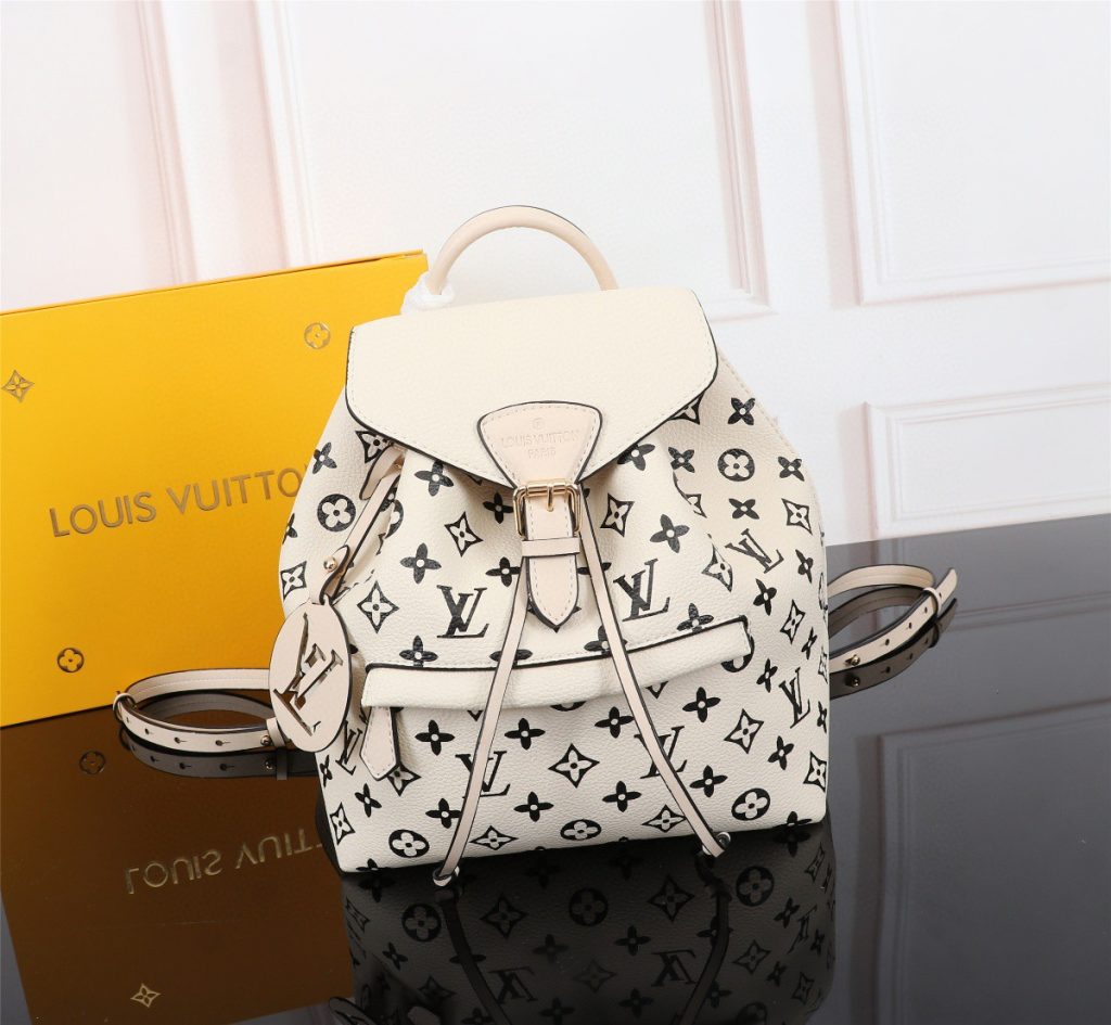 LOUIS VUITTONのその他は価格・収納・合わせ方でどう見るか