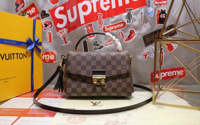 物価高でも選びやすいショルダーバッグ：LOUIS VUITTONを自然に取り入れる