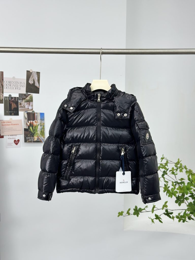 コートの日に合わせるMONCLERの服の現実的な選び方