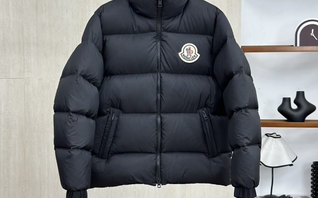 物価高でも選びやすいジャケット：MONCLERを自然に取り入れる