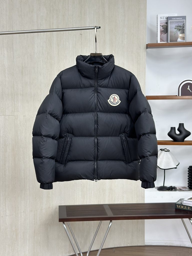 物価高でも選びやすいジャケット：MONCLERを自然に取り入れる