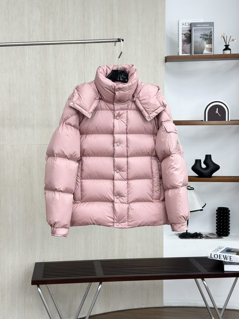 MONCLER モンクレール 新作 モンクレール ダウンジャケット ライフスタイル小物|カフェに行く日に選ぶ前の確認ポイント