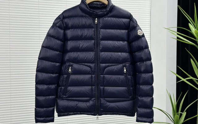 休日目線で見るMONCLERのジャケットの印象