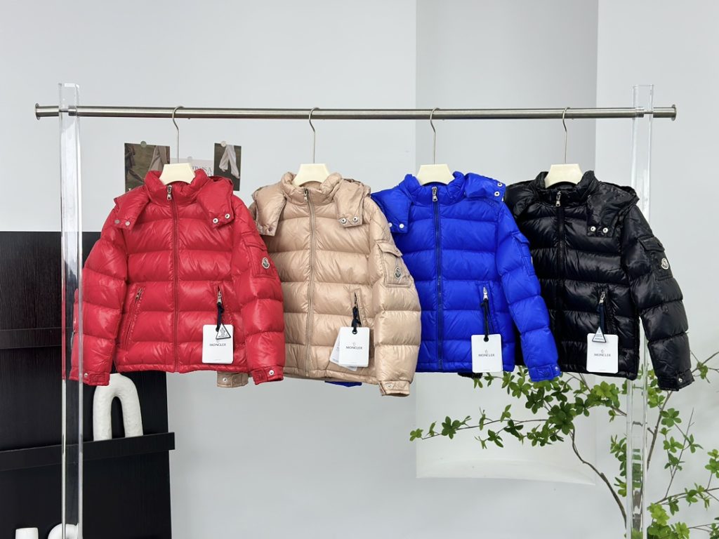 MONCLER モンクレール 新作 ダウンジャケット レディース 使用 ファッション｜仕事帰りに毎日に合わせるポイント