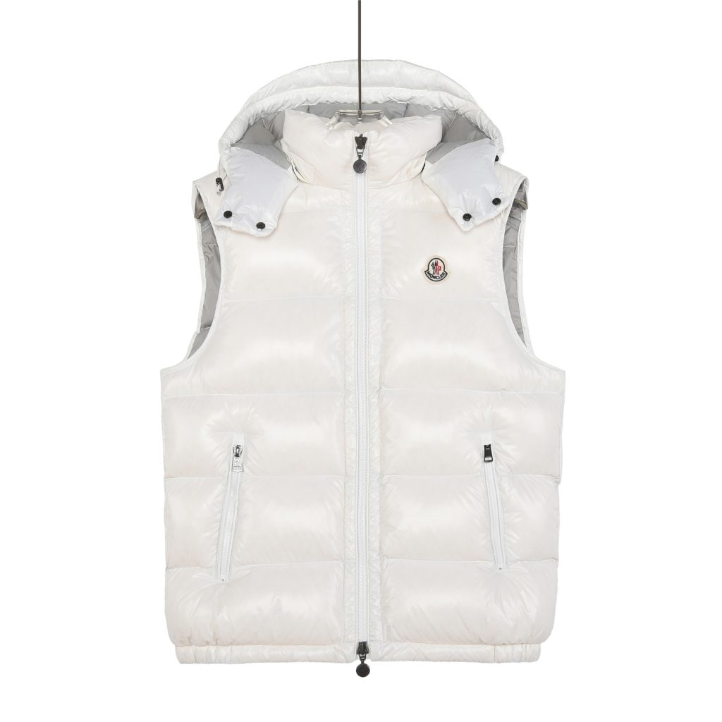 MONCLER モンクレール 新作 ダウンジャケット レディース 使用 ファッション｜旅行の日に写真で選び方を確認