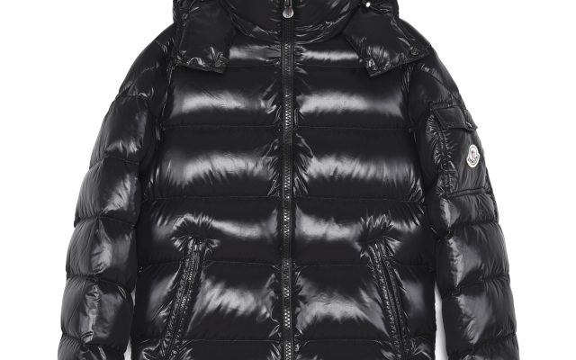 休日で使いやすいMONCLERのジャケットを写真で確認