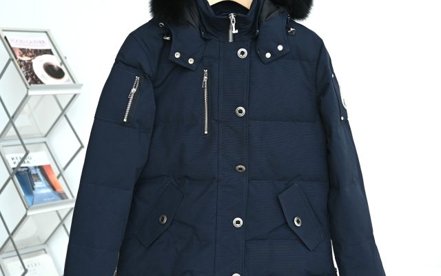 物価高でも選びやすいジャケット：MONCLERを自然に取り入れる