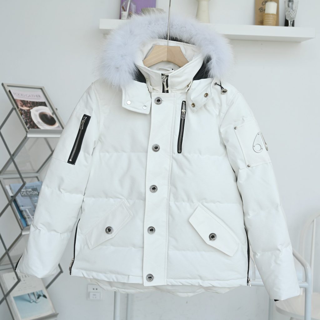 カフェに寄る日の服に合わせやすいジャケットを探す