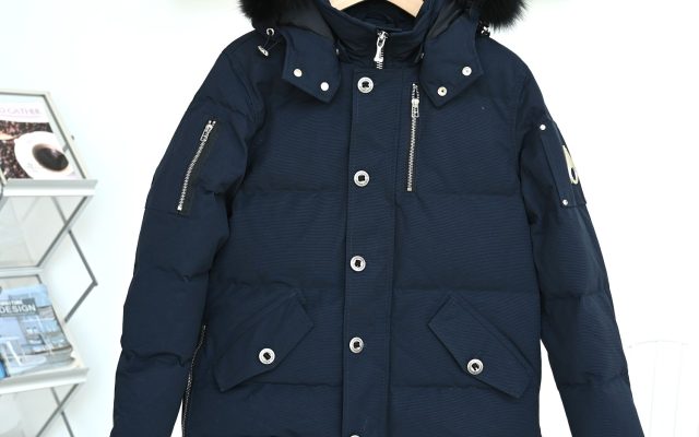 休日で使いやすいMONCLERのジャケットを写真で確認