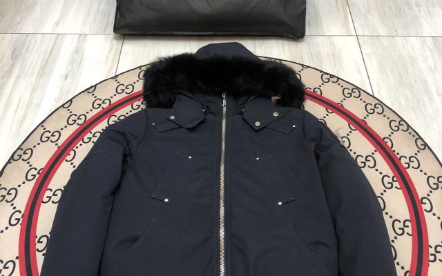 休日目線で見るMONCLERのジャケットの印象