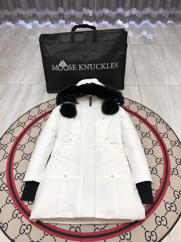 MONCLER モンクレール ダウンジャケット 秋冬コート レディース ファッション｜季節の変わり目に予算内で見たいポイント