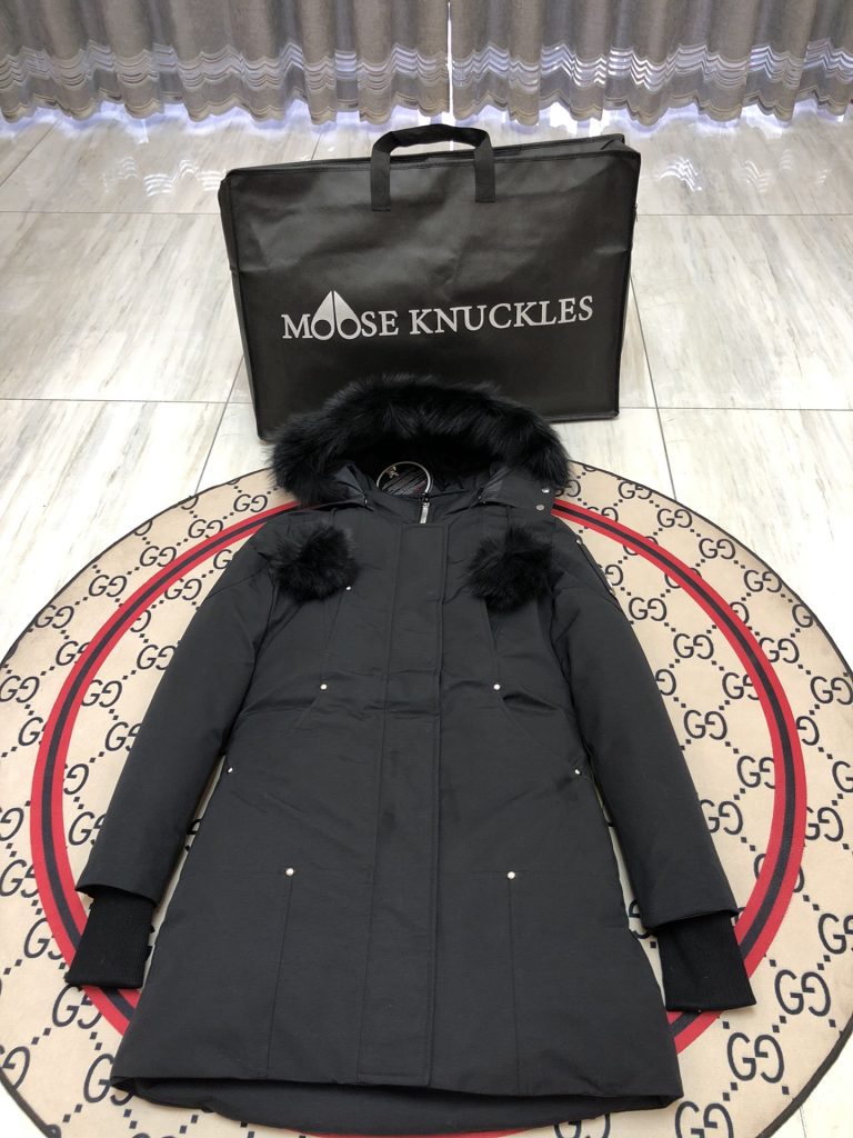 朝の支度の予定に入れやすいMONCLERのジャケットの条件