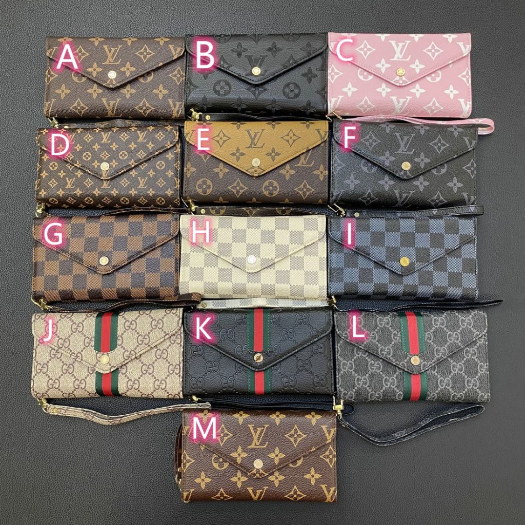友人と会う日の荷物に合うLOUIS VUITTONのスマホケース