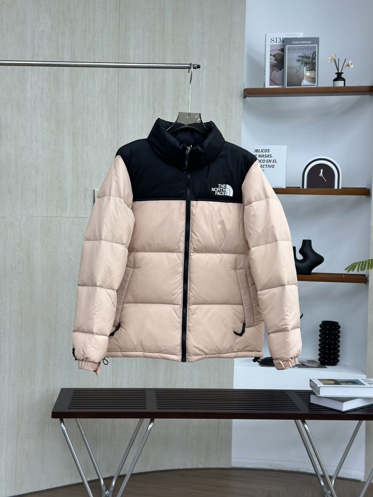 THE NORTH FACE ダウンジャケット ロングコート 抜群 アウトドア|季節の変わり目で使いやすいファッションアイテムを写真で確認