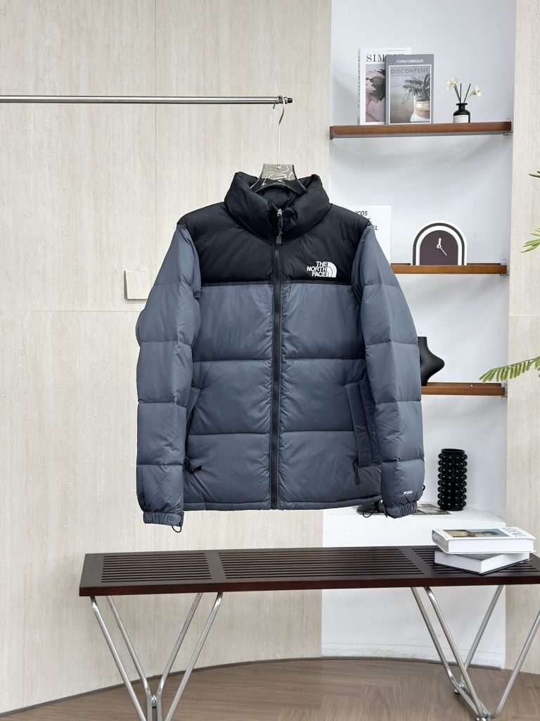 THE NORTH FACEのジャケットを選ぶ前に持ち手を一度見る