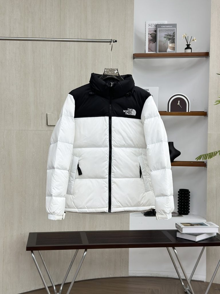 美品 THE NORTH FACE ノースフェイス ダウンジャケット レディース アイテム|旅行に使いやすいファッションアイテムを写真で確認