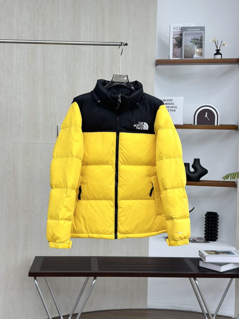THE NORTH FACE ノースフェイス ダウンジャケット レア 高級素材|仕事帰りに使いやすいファッションアイテムを写真で確認