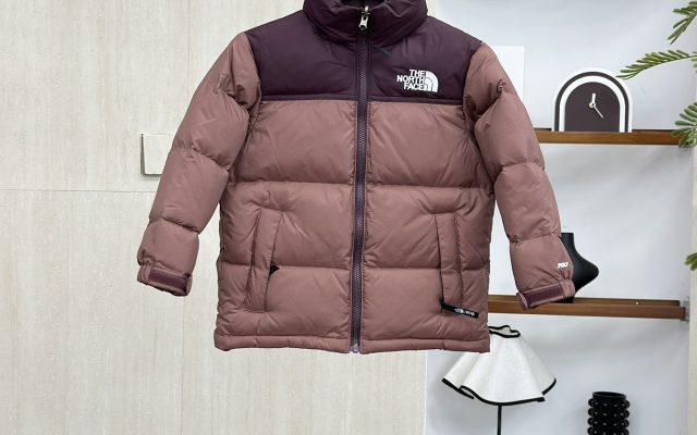 休日で使いやすいブランドアイテムのジャケットを写真で確認