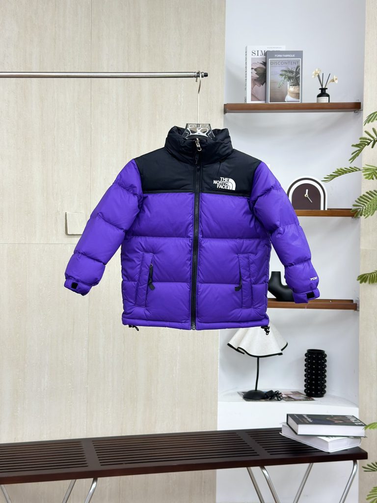 THE NORTH FACE ノースフェイス ダウンジャケット 秋冬 防寒 アウター｜カフェに使いやすいファッションアイテムを写真で確認