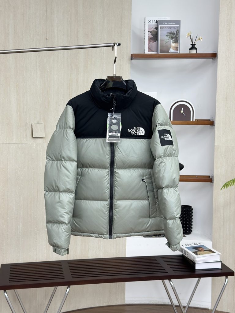 THE NORTH FACE ノースフェイス ダウンジャケット ロングコート モデル｜旅行に使いやすいファッションアイテムを写真で確認