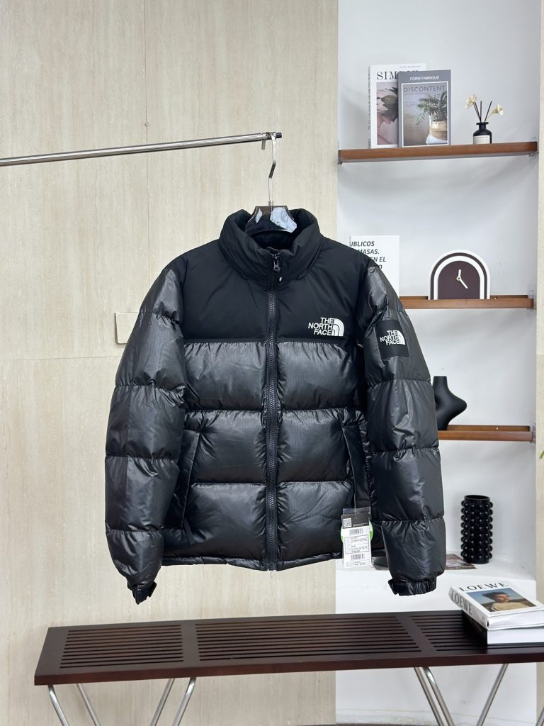 朝の支度に映えるTHE NORTH FACEダウンジャケット、選び方と着こなしのポイント